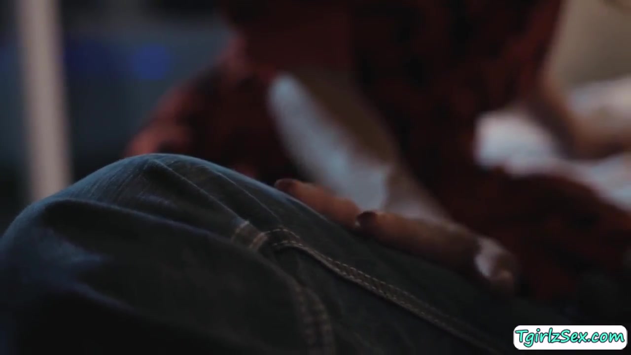 Brunette Ts Deeepthroats And - Jessy Dubai