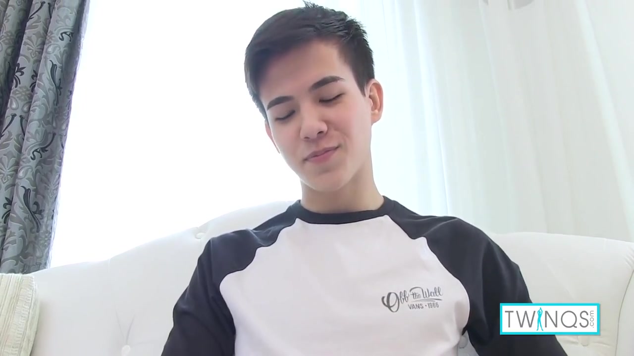 Hot teen 18+ Xander Shows Tight Ass While Jacking Off!
