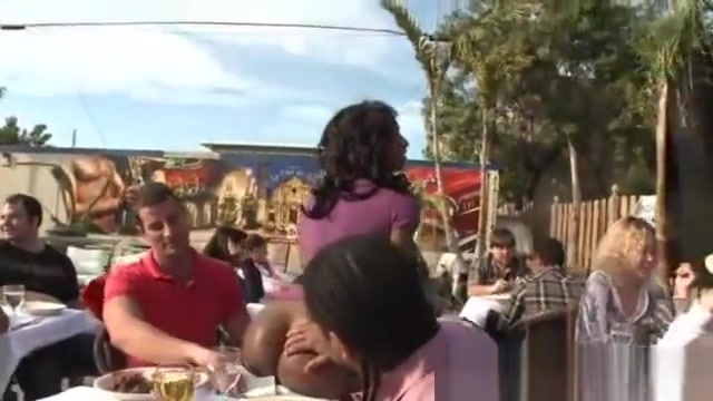 Ebony tranny waitress blows two guys outdoor