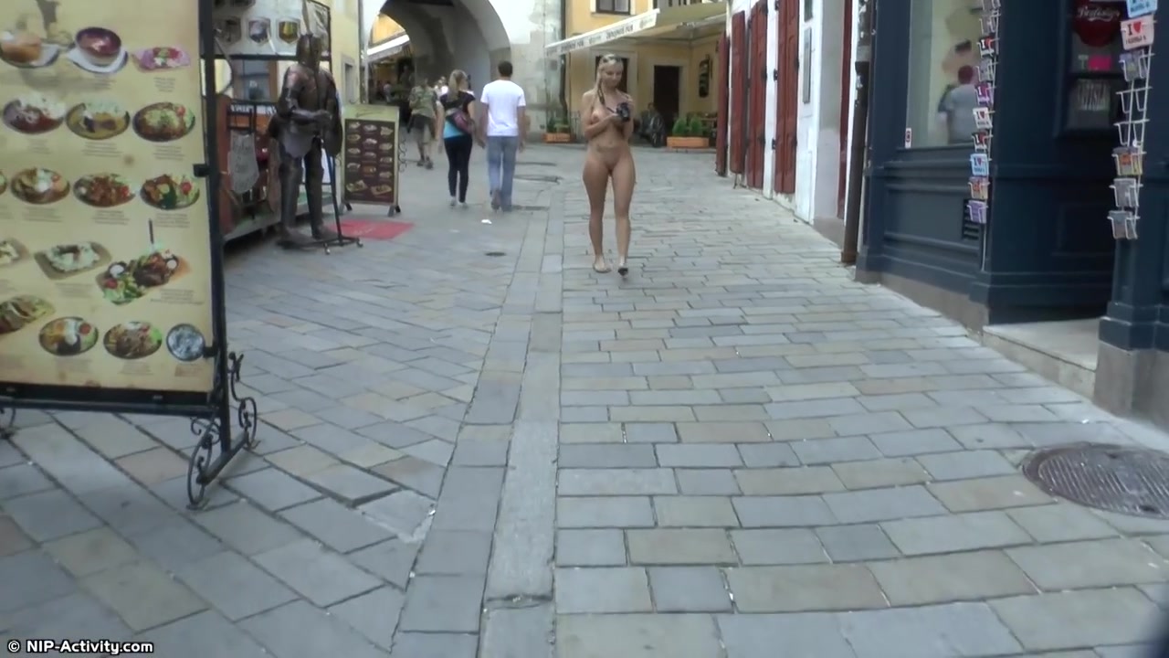 Susanne Nude Public