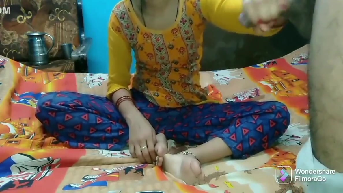Chacha Ne Apni Bhatiji Ko Kamare Me Bulaya Aur Uski Tite Bure Ko Chodne Laga Indian Hot Girl Was Fucked By Her