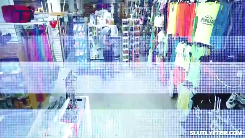 River Lynn In Officer Will Strike A Deal With The Shoplifter