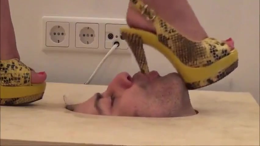 Footdomina Gabriella Face Trampling In Fashion High Heels