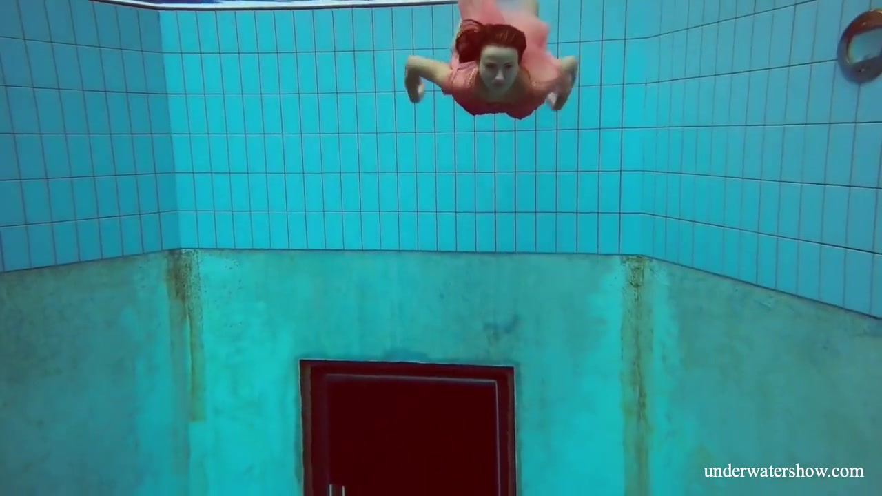 Polish Hot Shaped Deniska Swimming Nude