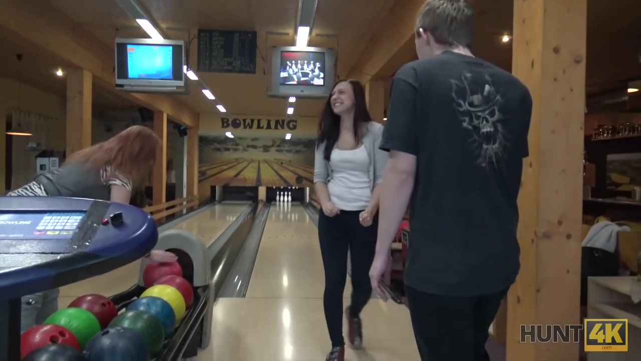 HUNT4K. Cutie makes love with stranger to earn cash for boyfriend