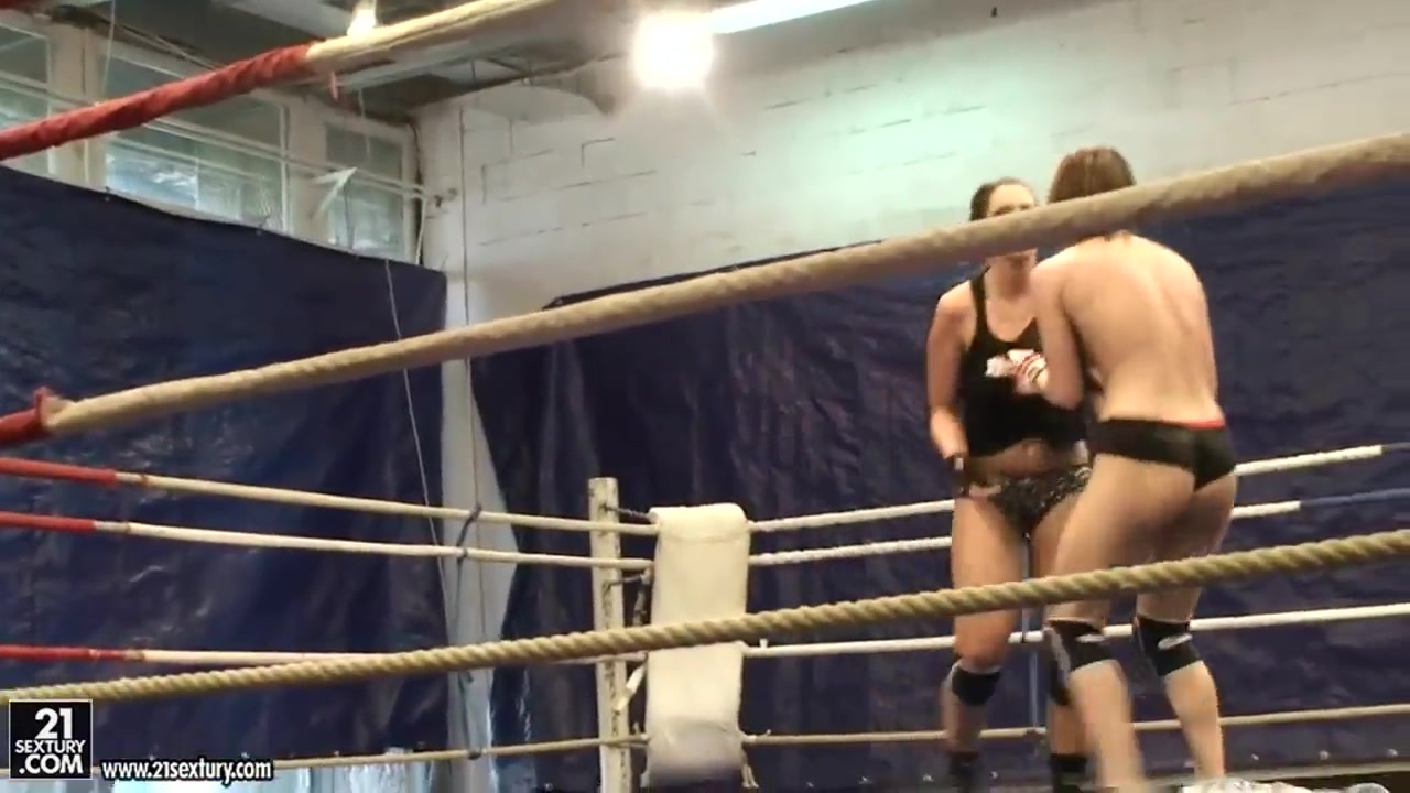 Nude fight club with Eliska Cross and Lisa Sparkle.