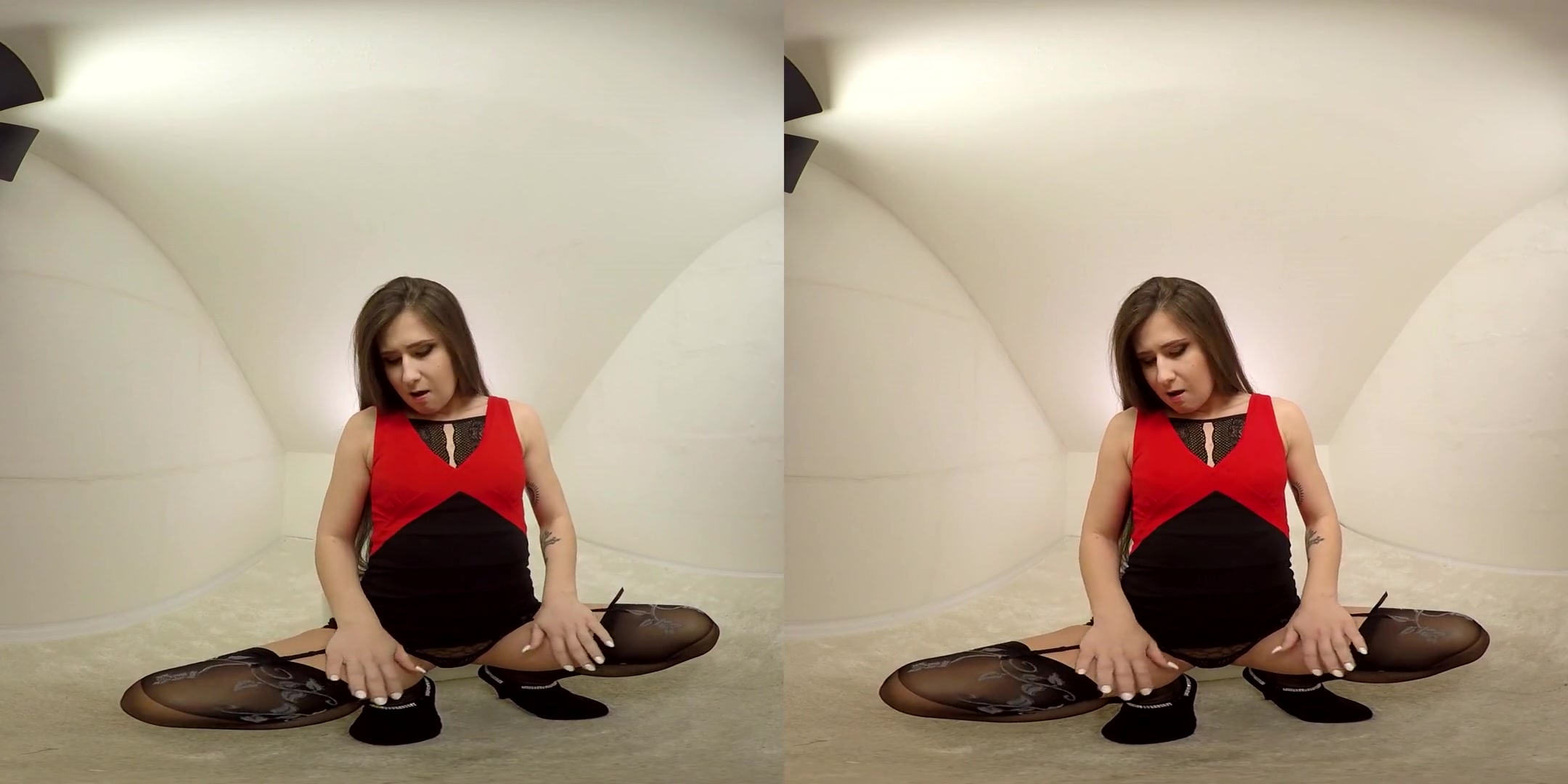 Lara Fox in teen 18+ Hottie Lara Fox Plays with Her Pussy - BravoModelsMedia