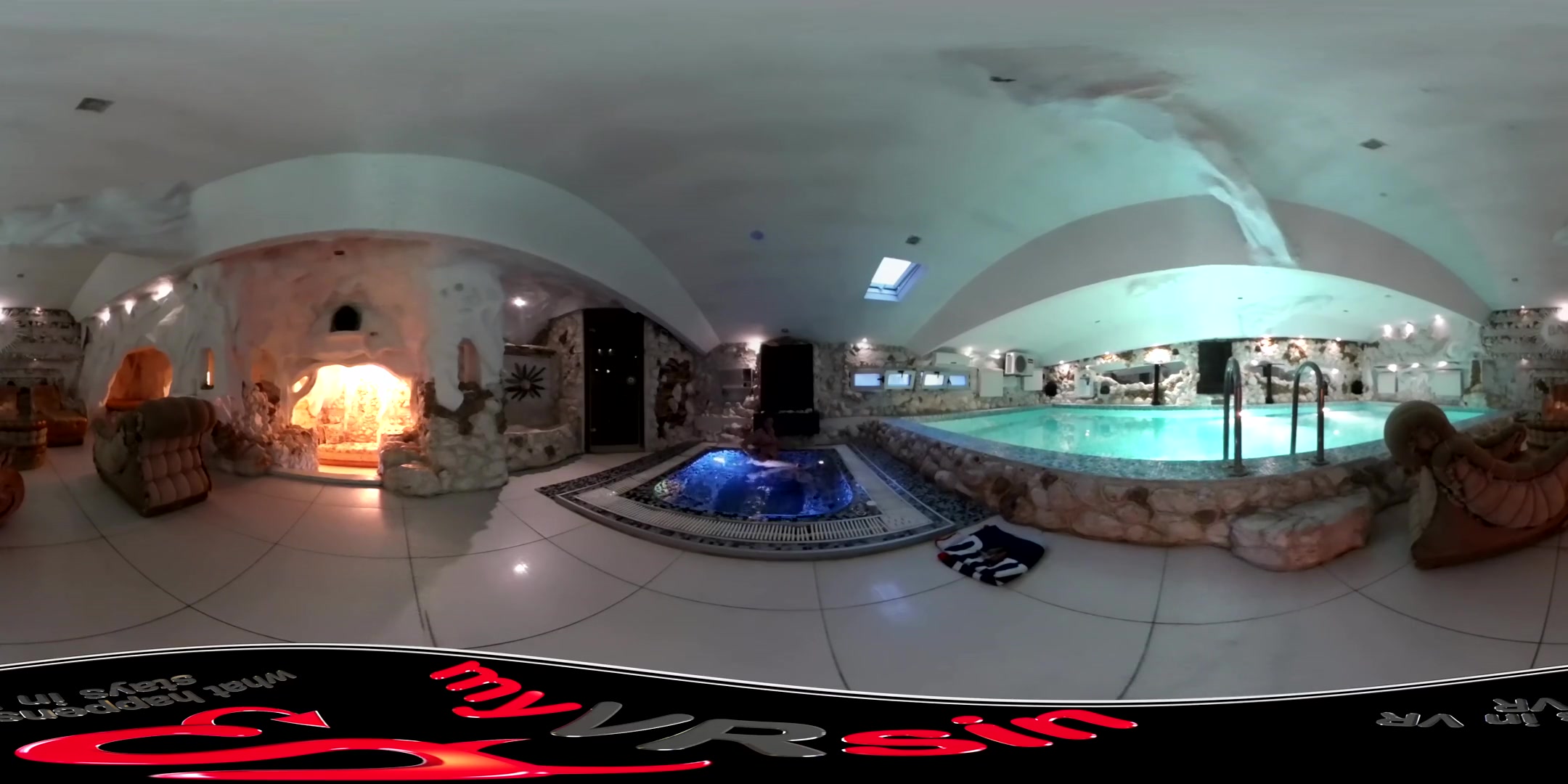 Coco De Mal in Hot Tub - myVRsin