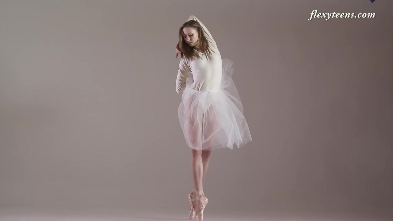 Cute Russian Babe On Backbends And Splits - Ksyuha Zavituha