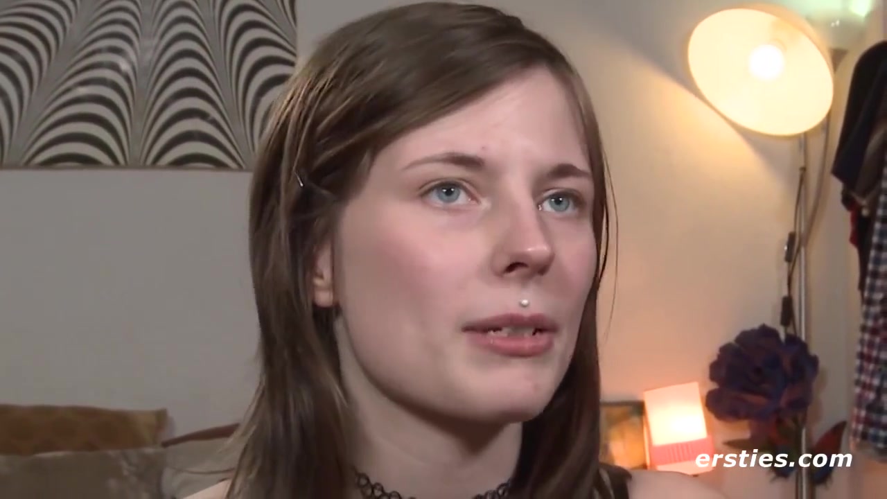 Die Sube Sam Liebt Es, Mit Ihren Fingern Zu Mas