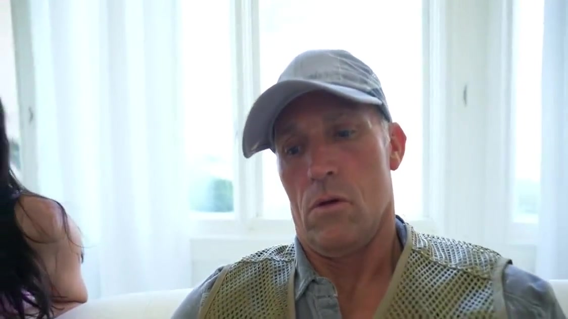 Step Grandpa Seduced By Gold Digging