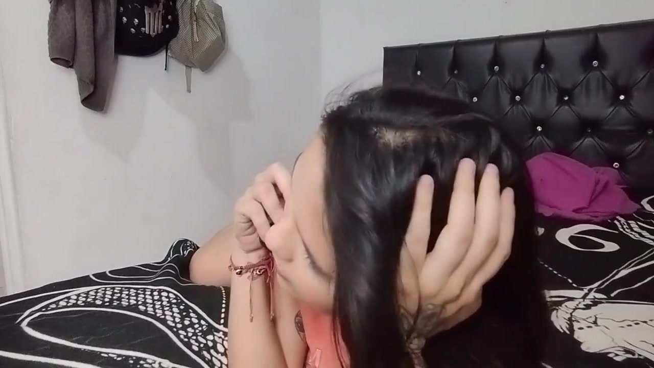 Hermanastra Colombiana Es Cogida Mientras Habla Por Telefono 6 Min