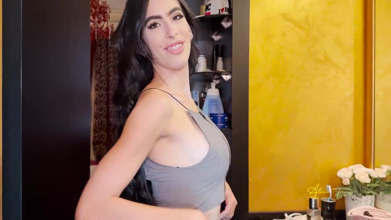 Alicia Sucks Lutros