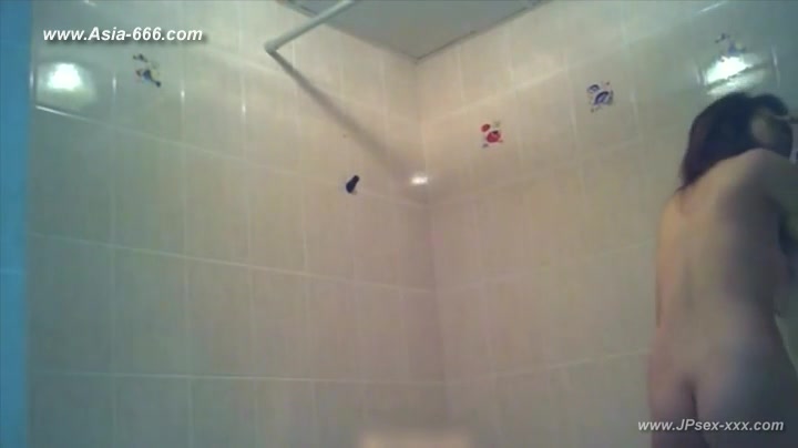 peeping chinese girls bathing.2