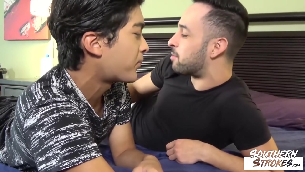 Cute Twink Receives Handjob And Massage