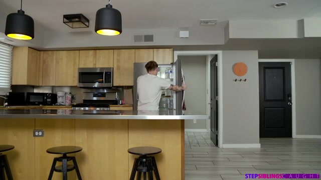 Stepsisters Walk Of Shame - S19:E10 - Stepsiblingscaught