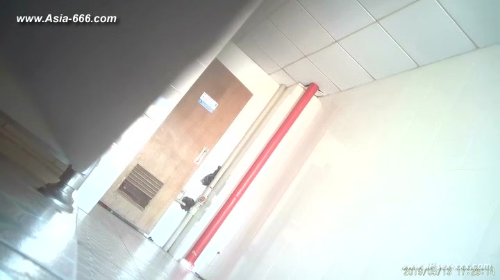 chinese girls go to toilet.146