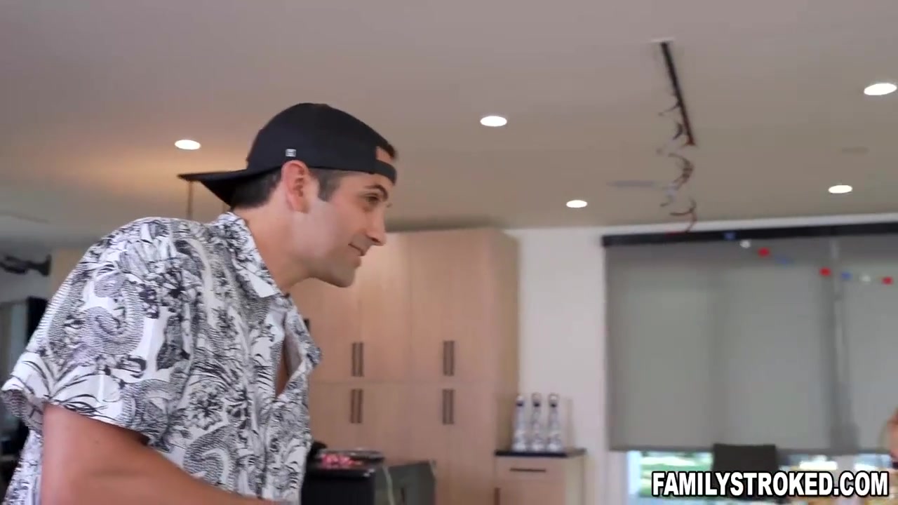 Stepdaughter Taste Her Stepmom And Stepdad With Kenzie Love, Donnie Rock And Big Dicks