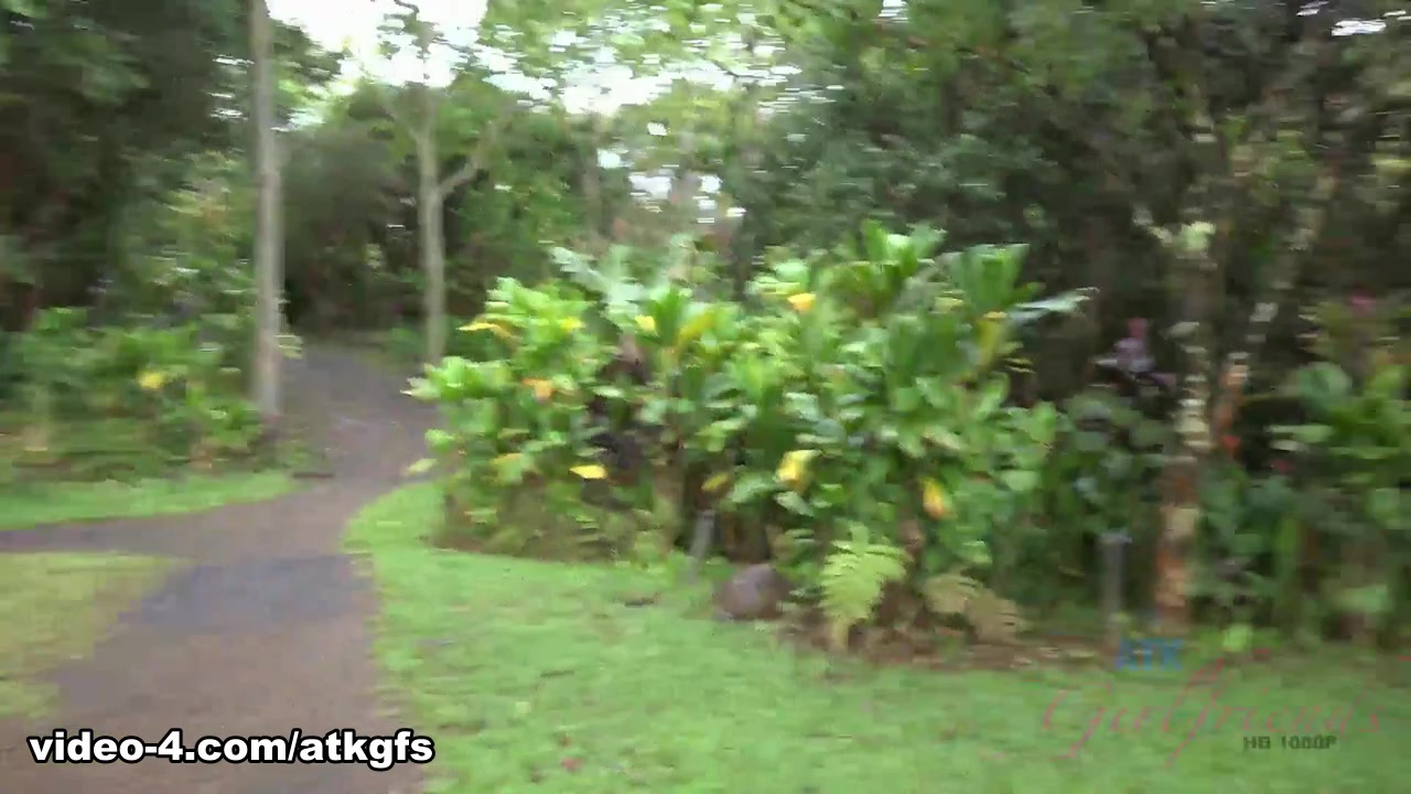 Emma Hix in Emma flashes you on the road to Hana - ATKGirlfriends