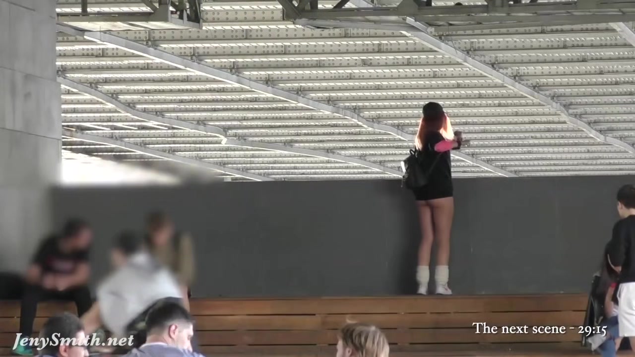 ASS FLASHING IN PUBLIC BY JENY SMITH. BUBBLE BUTT HIDDEN