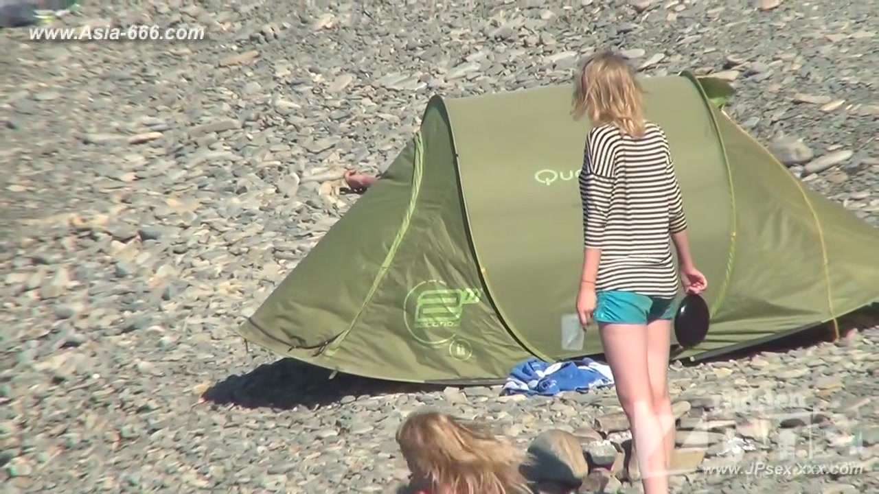 peeping Naturist Beach.40