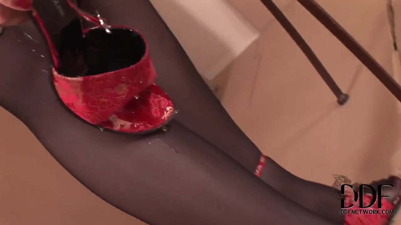 Blondie masturbates in stockings & without them