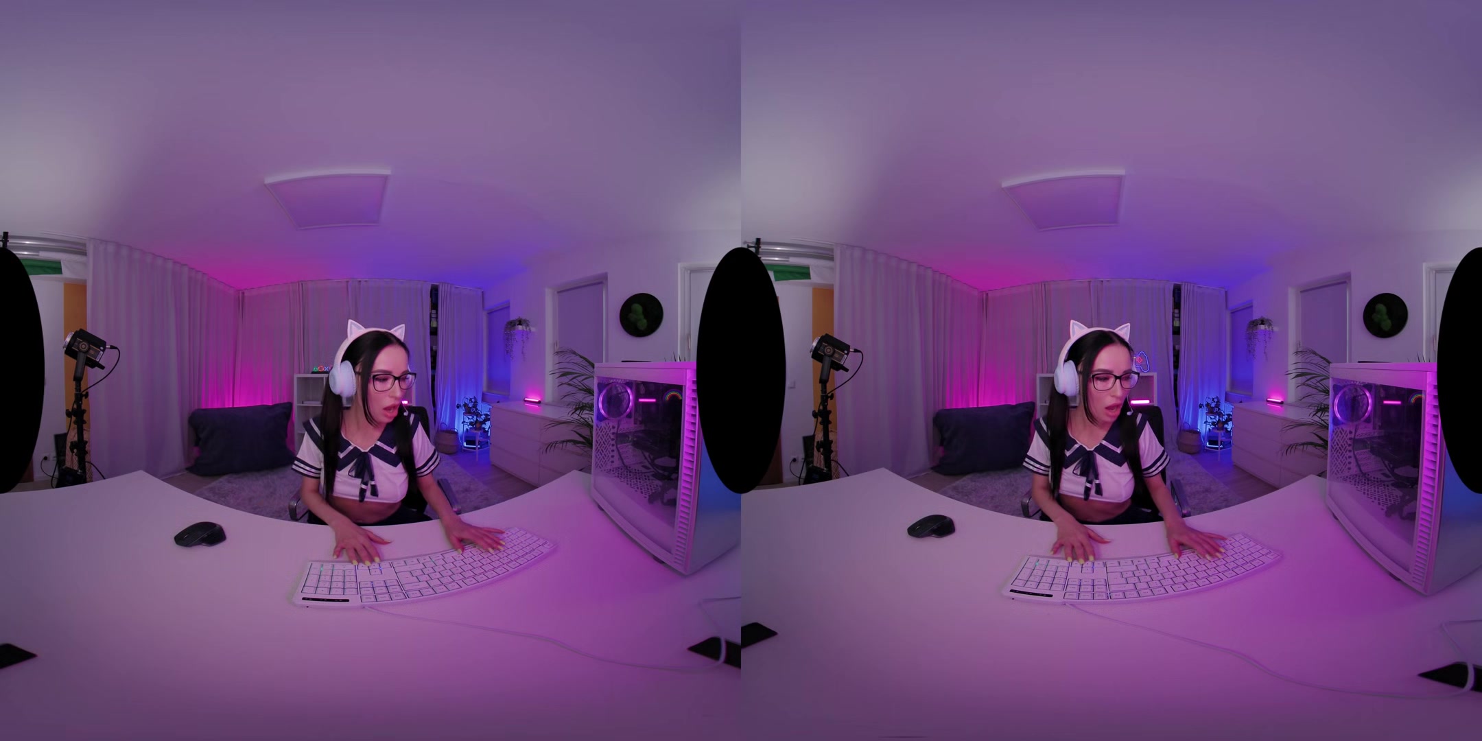 Erotic Gaming Session With Milena Ray