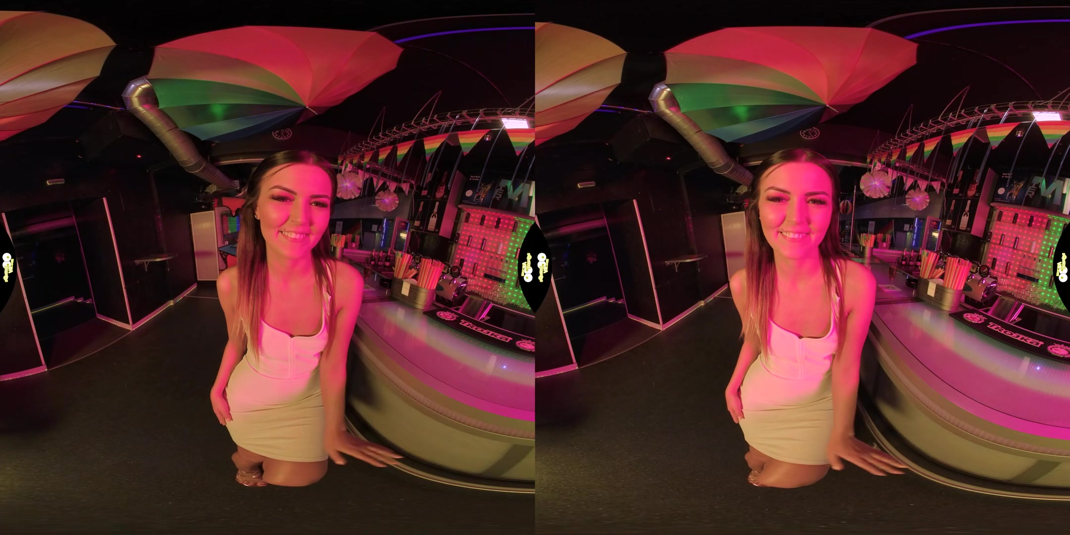 Solo On Bar - SqueezeVR