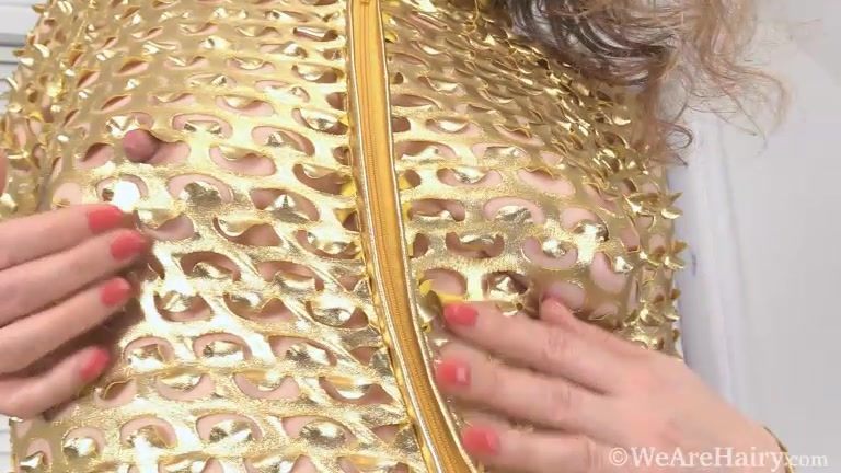 Alexia Allen strips off her golden jumpsuit - WeAreHairy