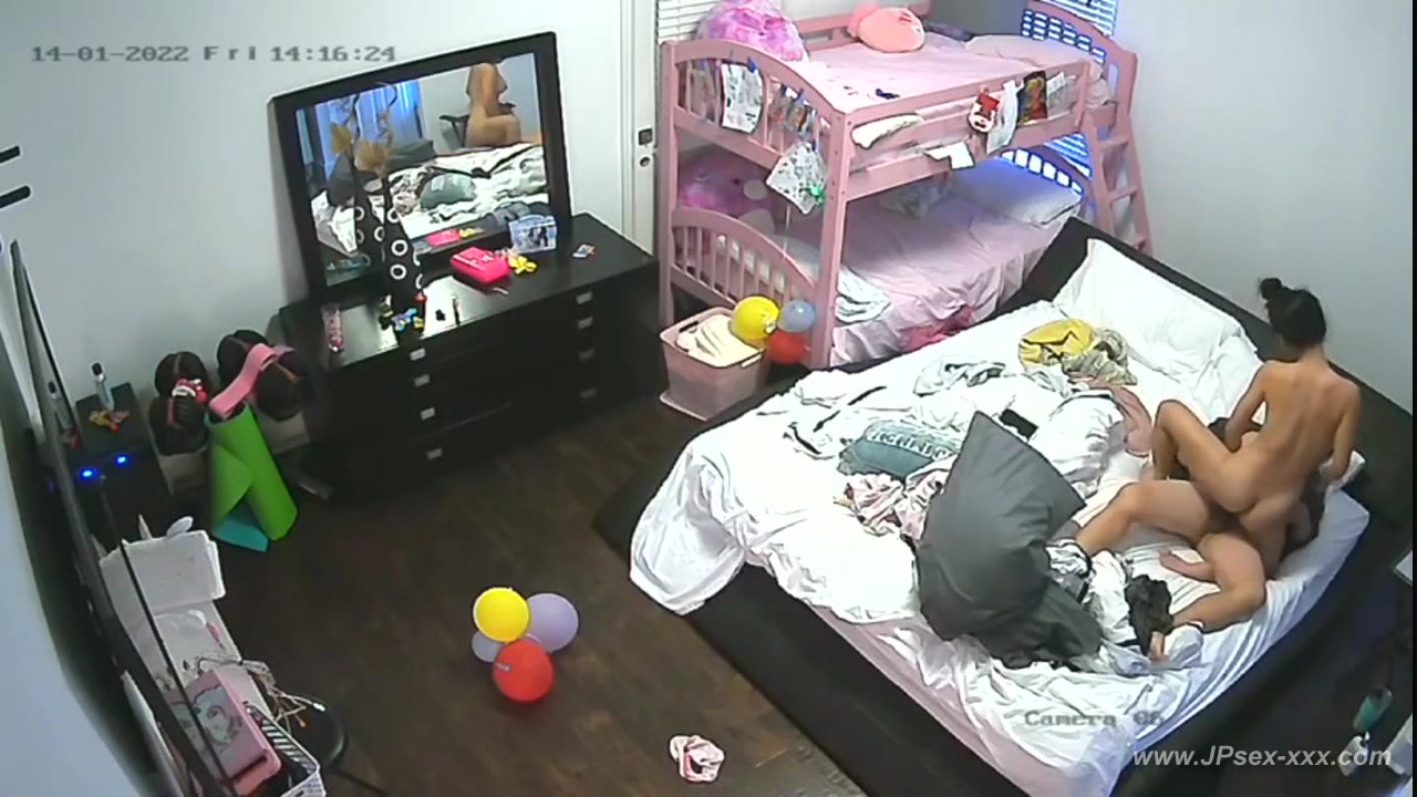 Hackers use the camera to remote monitoring of a lover's home life.599