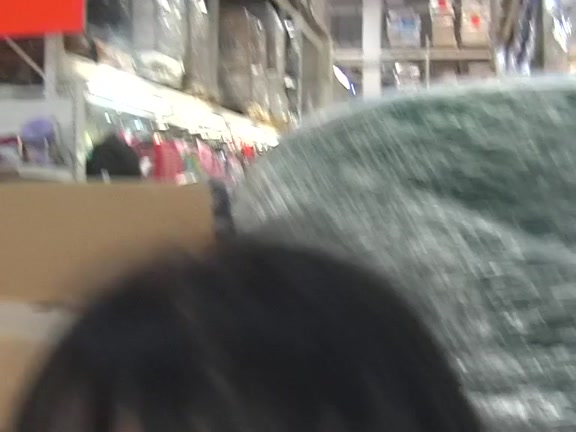 Engulfing 10-Pounder in public place is a turn on
