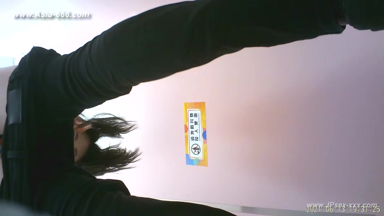 chinese girls go to toilet.304