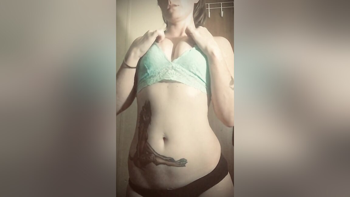 Sexy Girlfriend Striptease - Ladythetramp