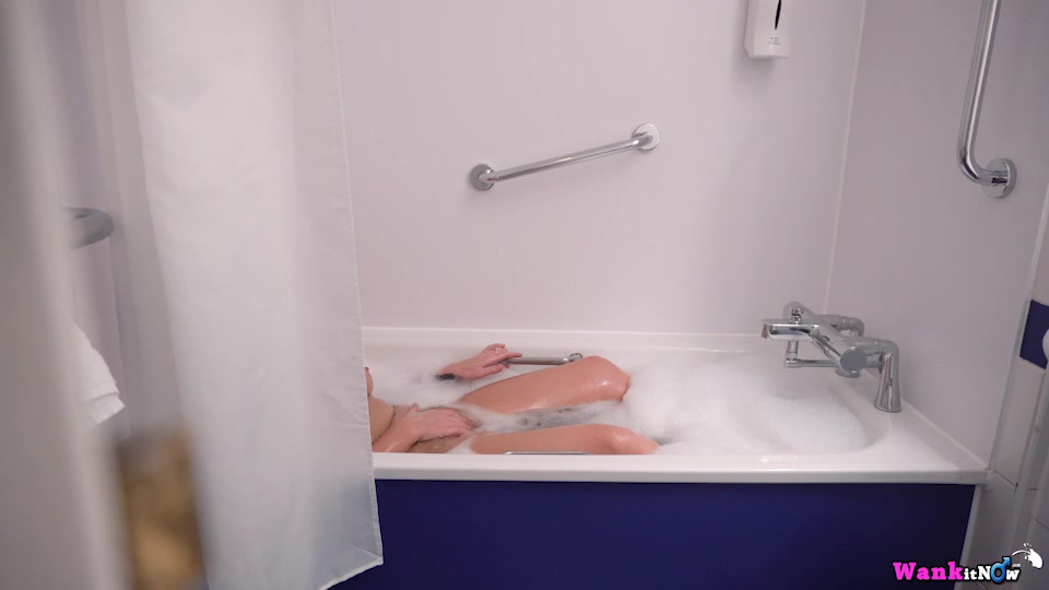 Georgie Lyall - Family Reunion - Sexy Videos - WankitNow