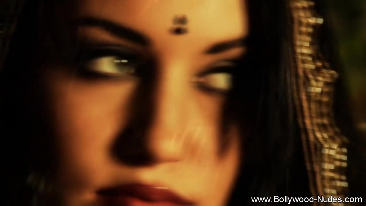 Indian Beauty Showing Off Her Natural And Erotic Body
