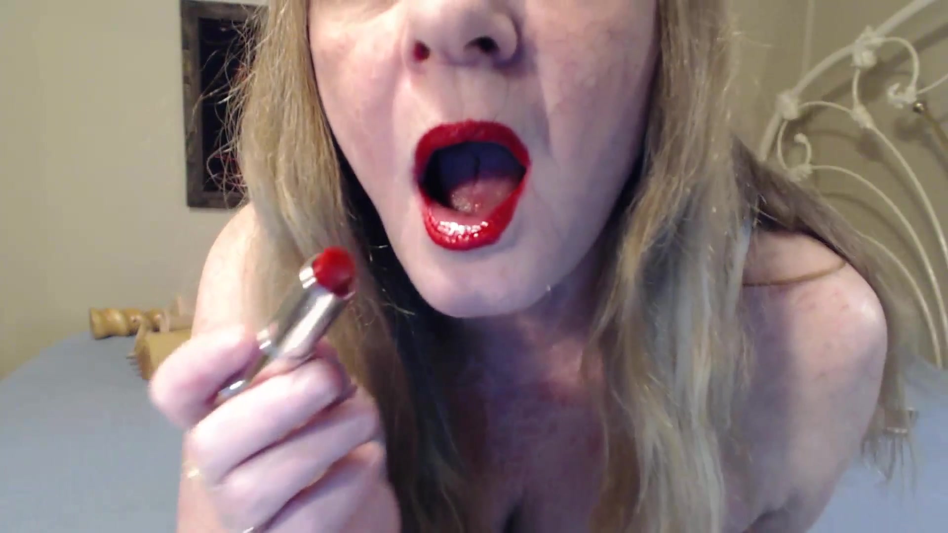 ~Juicy Red Lips On Your Cock - TacAmateurs