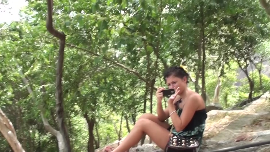Bella Margo in a pair of lovers made an outdoor sex scene