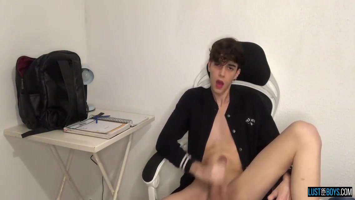 Henry Evans In Cute Cums On His Homework While Jerking Solo 9 Min