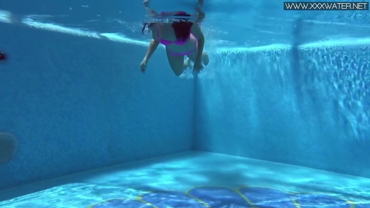 Jessica Lincoln In Cute Average Body Babe Jessica Swimming