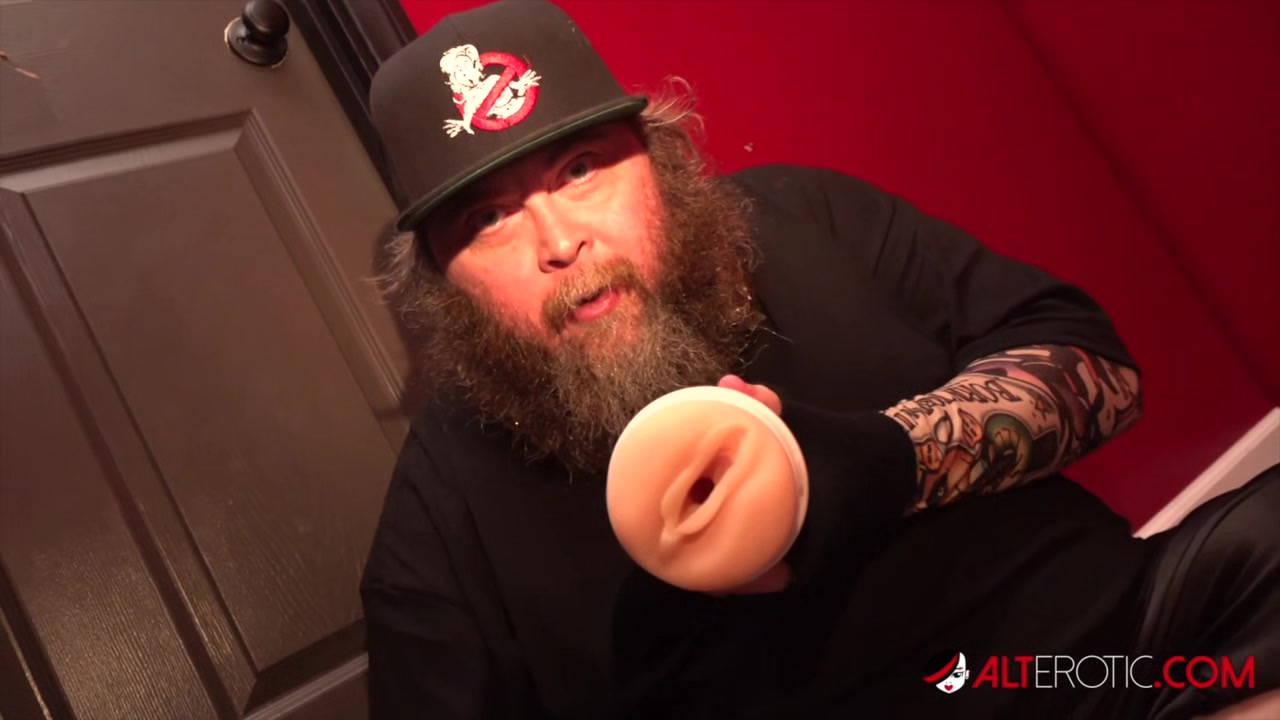 HO HUNTERS - Arielle Aquinas performs a sexorcism