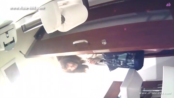 peeping Korean restaurant toilet.10
