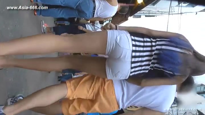 chinese girls go to toilet.145