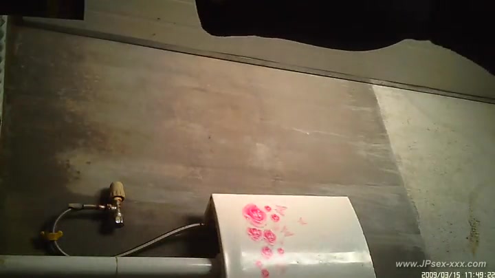 chinese girls go to the toilet.18