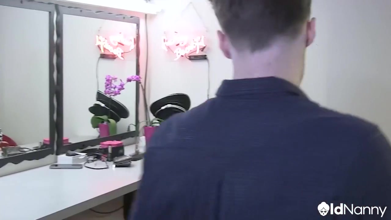 Horny Jack Fucks The Old Actress In The Dressing R