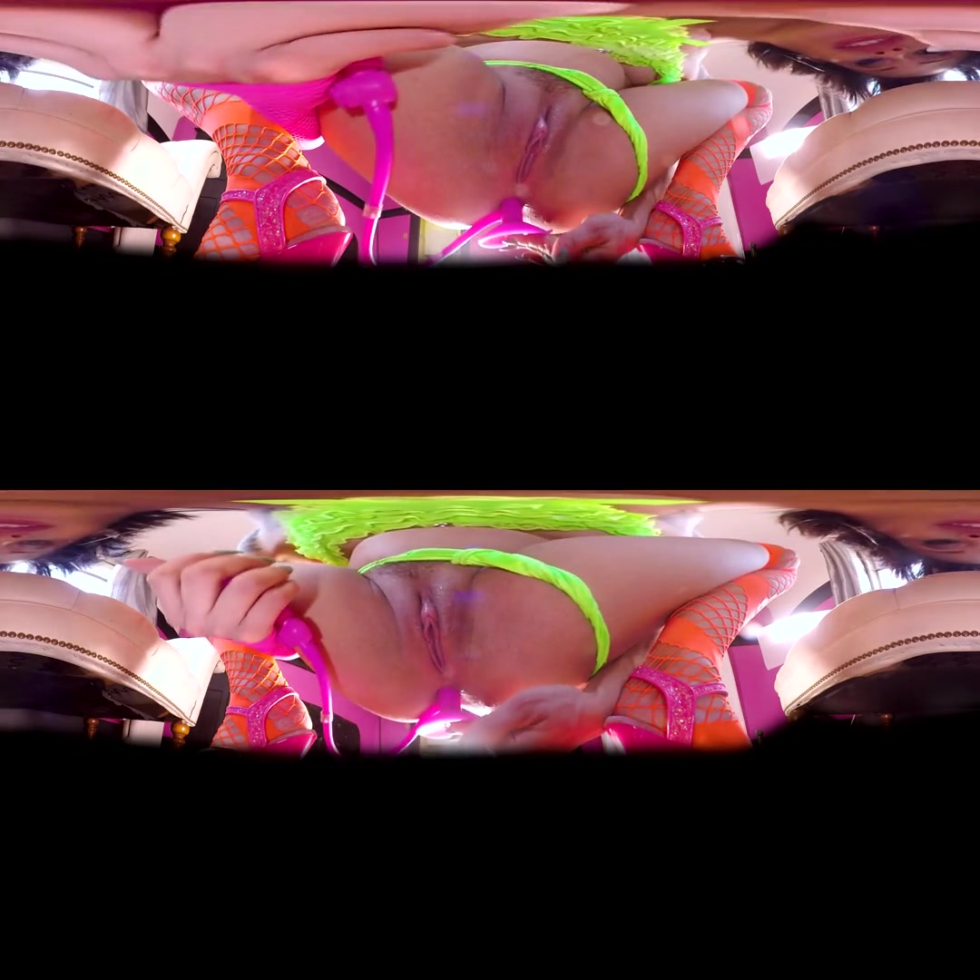 Holly Hendrix in Holly Hendrix Upskirt - HoloGirlsVR