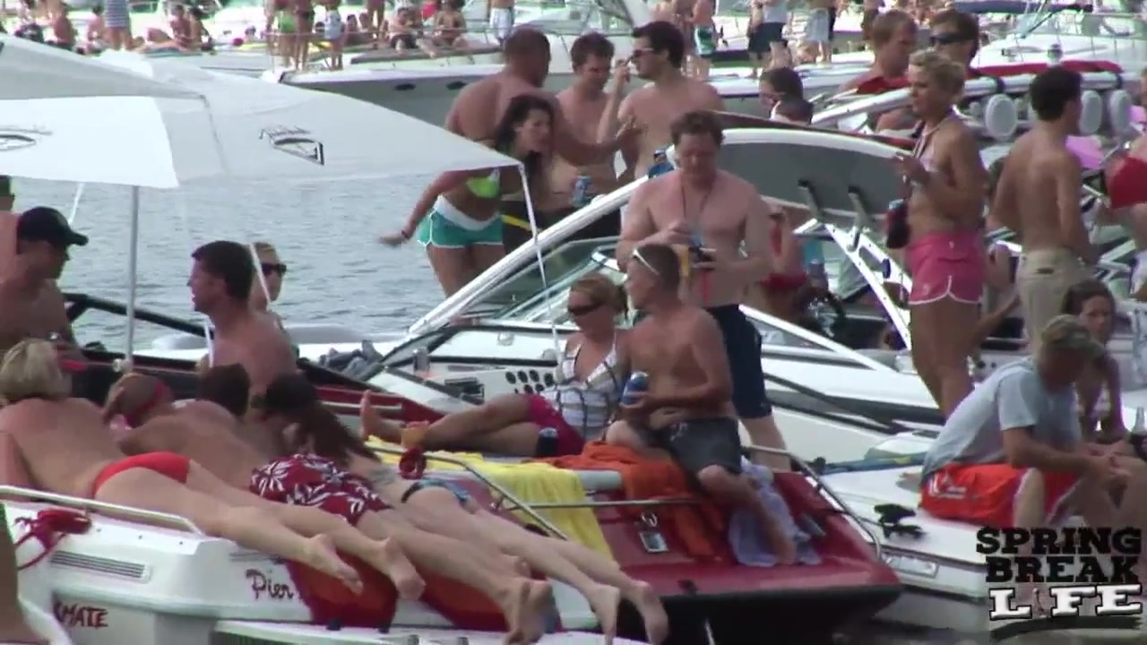Party Cove Chicks - SpringbreakLife