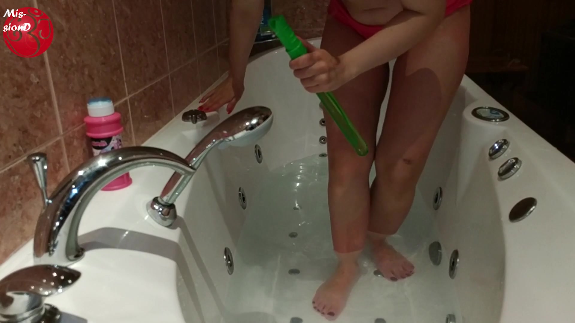 Foot Play In Bathtub - Sex Movies Featuring Findom Goaldigger