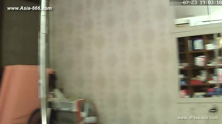 Hackers use the camera to remote monitoring of a lover's home life.460