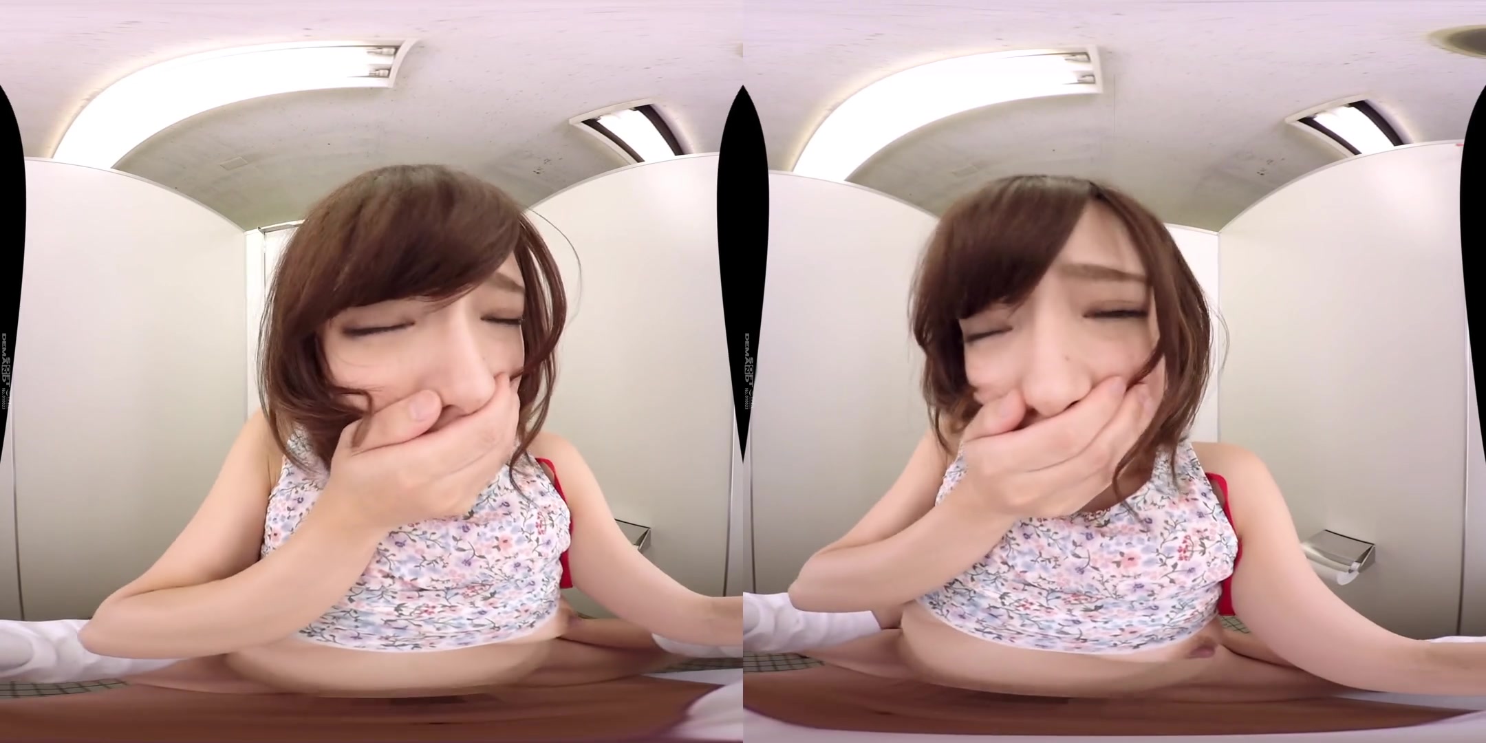 Super-Realistic Train - Asian teen 18+ Public Sex Blowjob