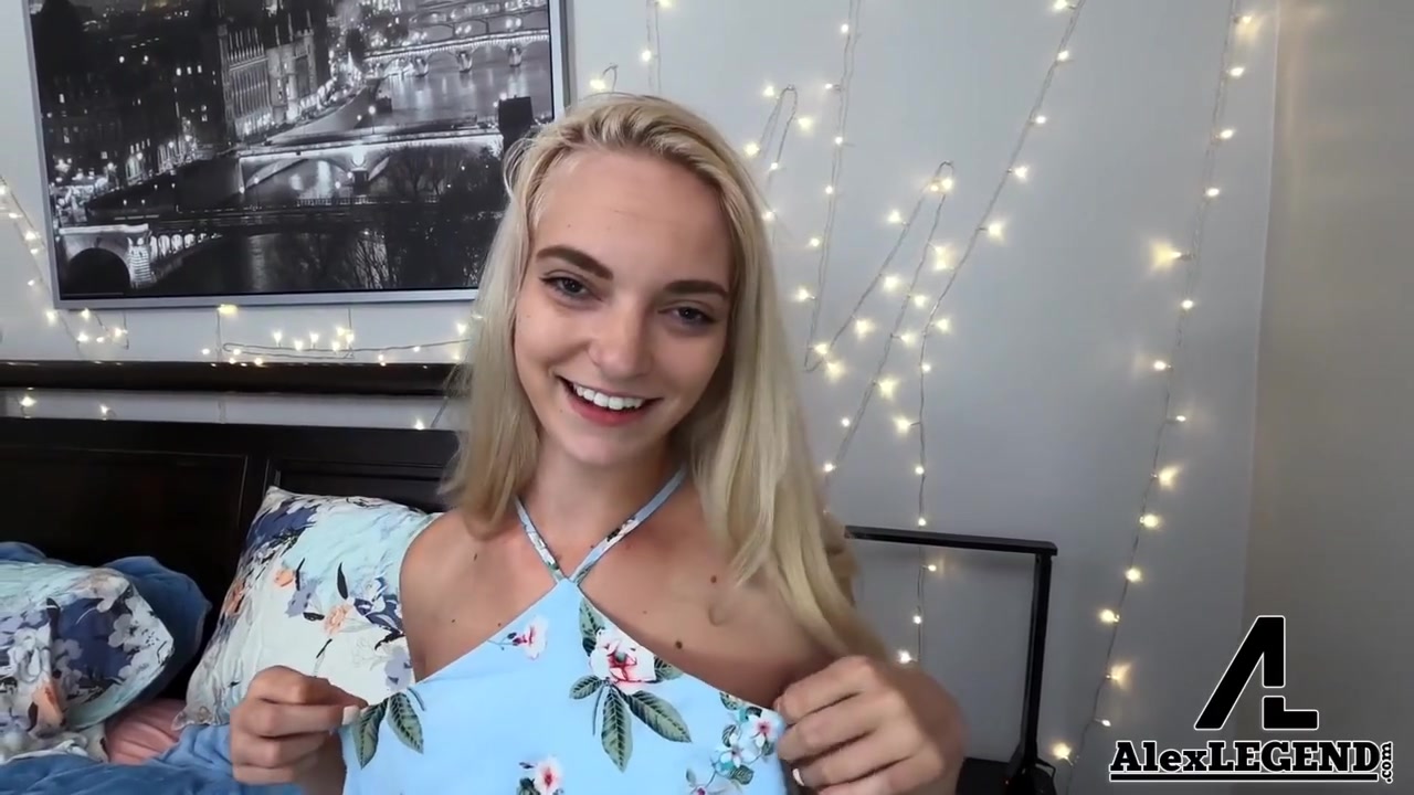 Sexy Blows Landlord Big Cock To Pay Her Rent!